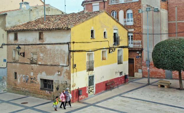 El Ayuntamiento de Lardero adquiere dos inmuebles para ampliar la plaza de España