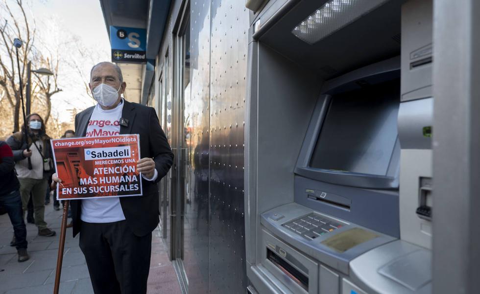 La banca se prepara para un repunte de quejas por la exclusión de los mayores