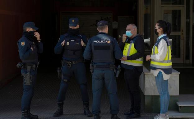 Once detenidos en una operación contra la corrupción en el Ayuntamiento de Cornellà