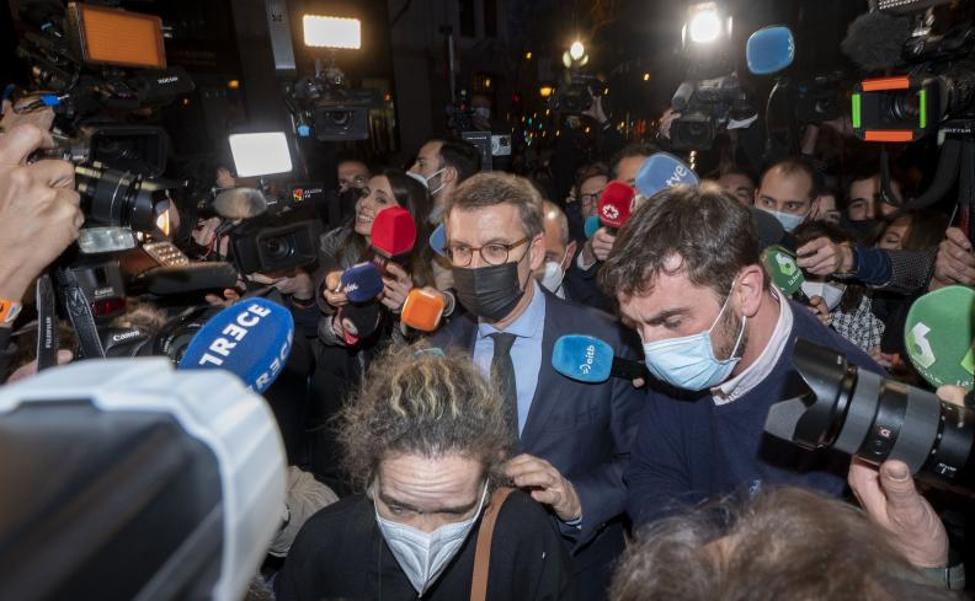 En directo crisis del PP: Los barones del PP entronizan a Feijóo a la espera del congreso