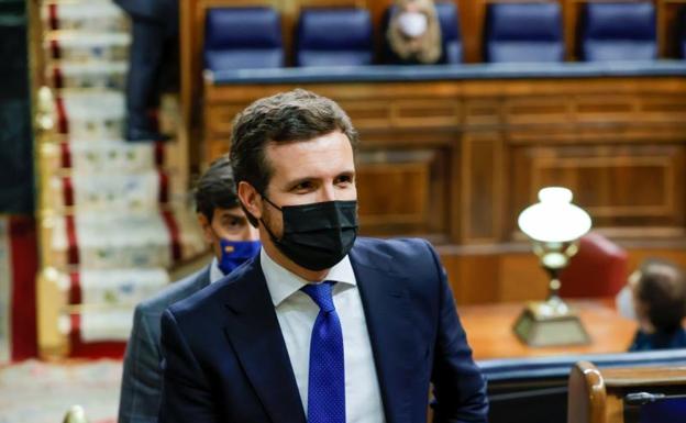 Casado convoca a la ejecutiva del PP con su liderazgo en el alero