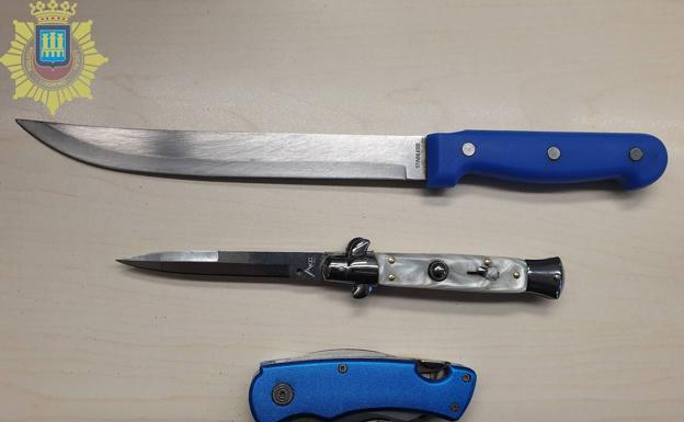 La Policía Local detiene a un hombre tras tratar de acceder a un bar de 'La Zona' con un cuchillo