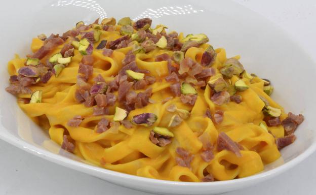 Pasta con salsa de calabaza y queso azul