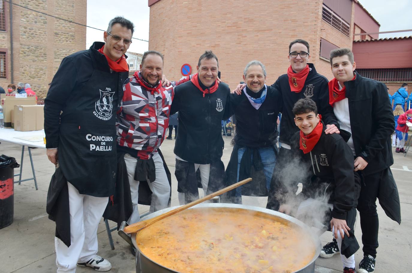 Mascletá, salida de los gigantes, encierro infantil y degustación de calderetes de las peñas de Calahorra