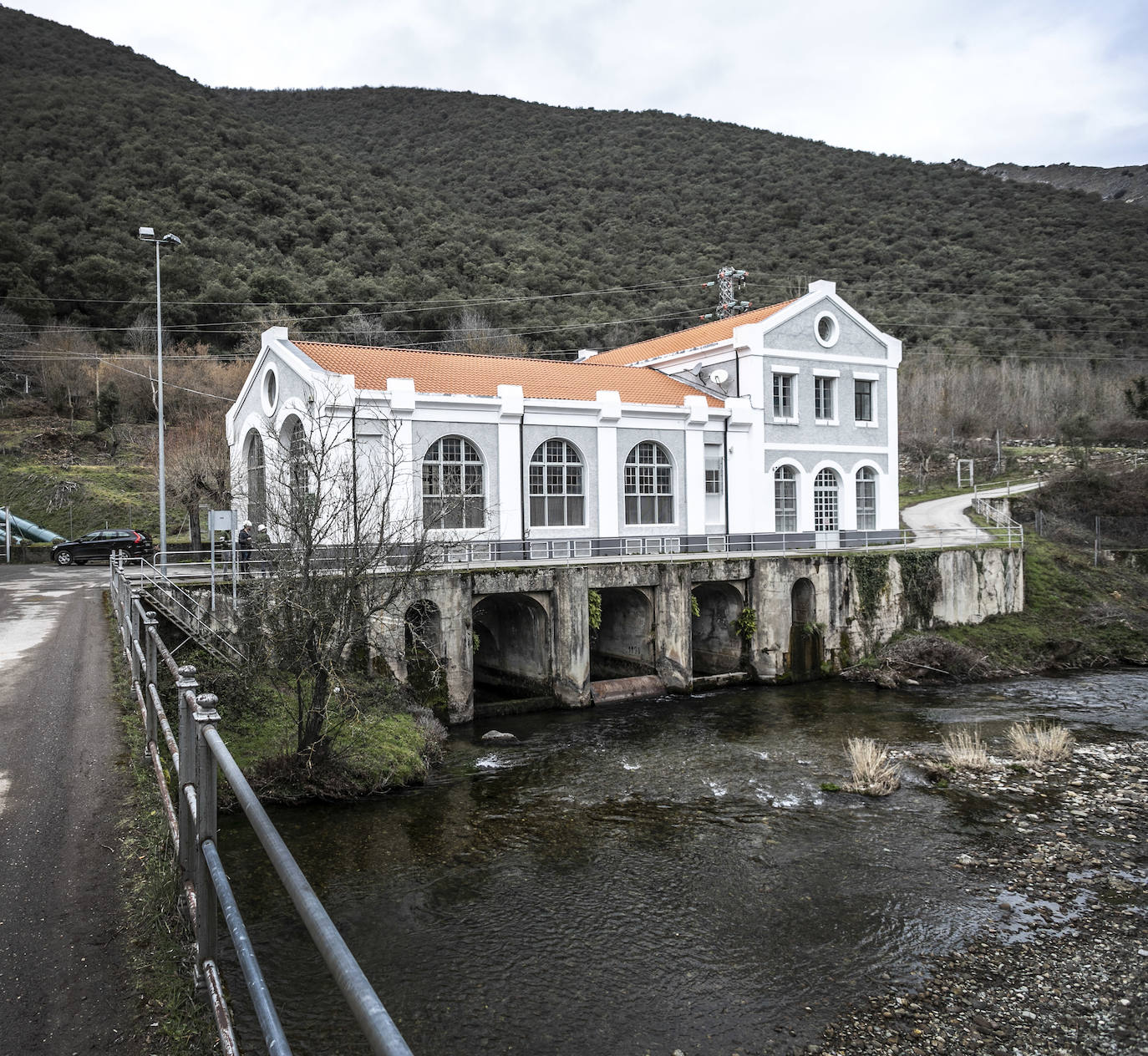 Central hidroeléctrica de Anguiano, la energía que nace del agua y del bosque