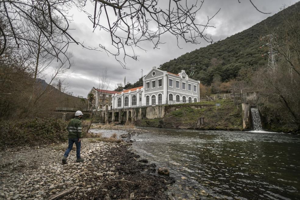 Central hidroeléctrica de Anguiano, la energía que nace del agua y del bosque