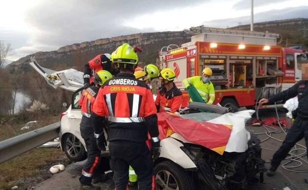 Cinco heridos en un choque frontal con tres vehículos en la N-124 en Álava