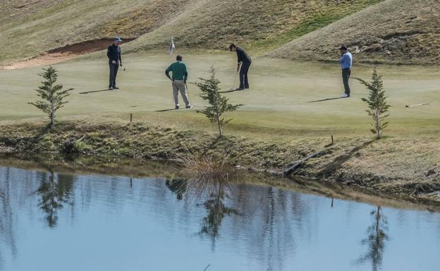 Eugenio Rodríguez y Víctor Manso imponen su calidad en el Torneo de Golf de TVR