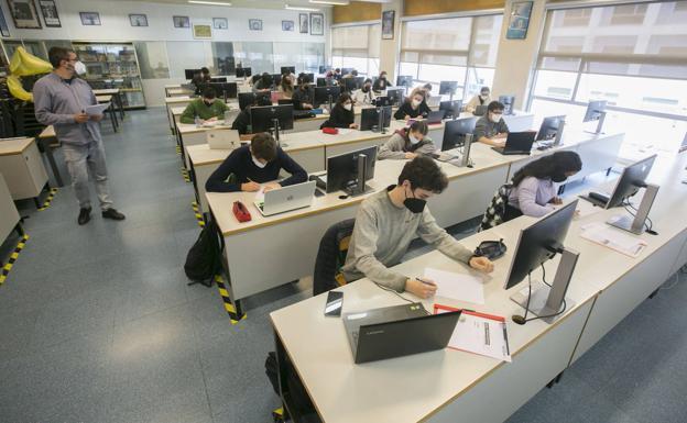 Trece de cada cien universitarios dejan los estudios sin graduarse