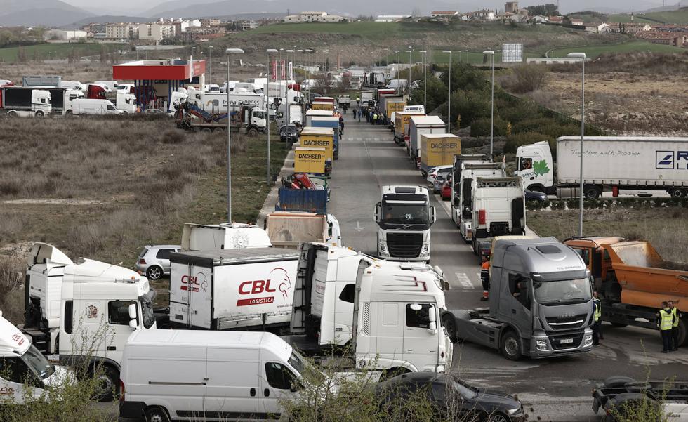 El Gobierno activa 23.598 agentes para blindar los suministros frente a los piquetes «ultra»