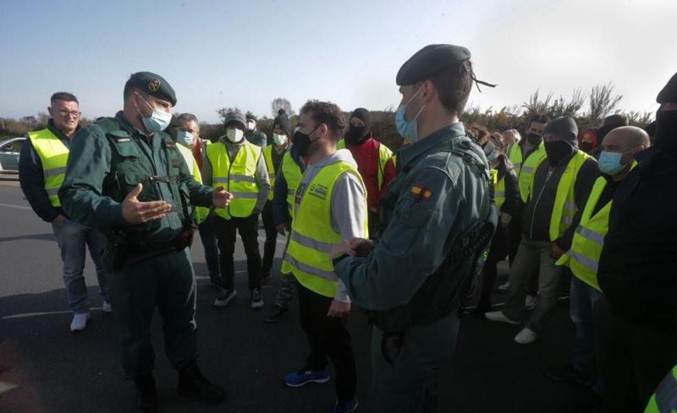 El Gobierno endurece el tono con los transportistas: «No son piquetes, son activistas»