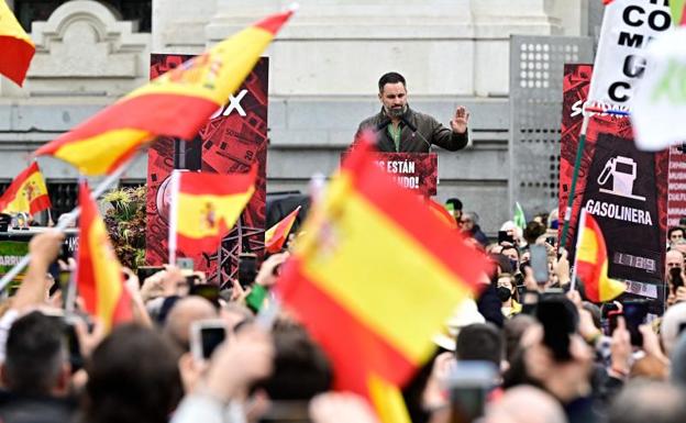 Vox moviliza a miles de manifestantes contra el «saqueo» de Sánchez