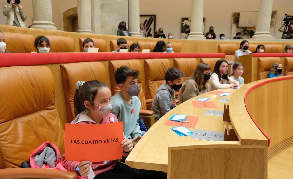 Los pequeños 'diputados' se comprometen a acoger «a los niños ucranianos que lleguen al pueblo»