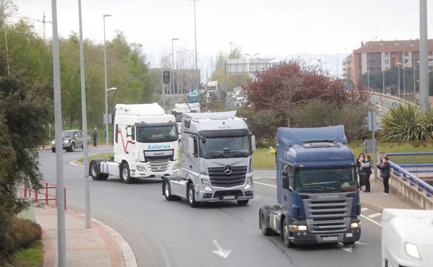 Los transportistas se manifiestan de nuevo mañana en la circunvalación