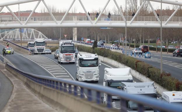 Las gasolineras aseguran que aún no tienen problemas de abastecimiento