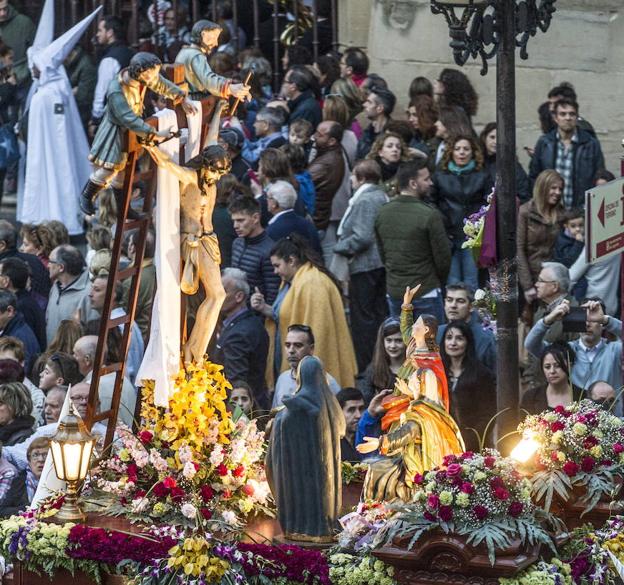 El Descendimiento de Cristo procesiona en Jueves Santo