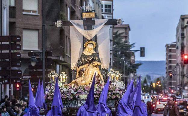 La Piedad, un recorrido en torno a la iglesia de Valvanera en Jueves Santo