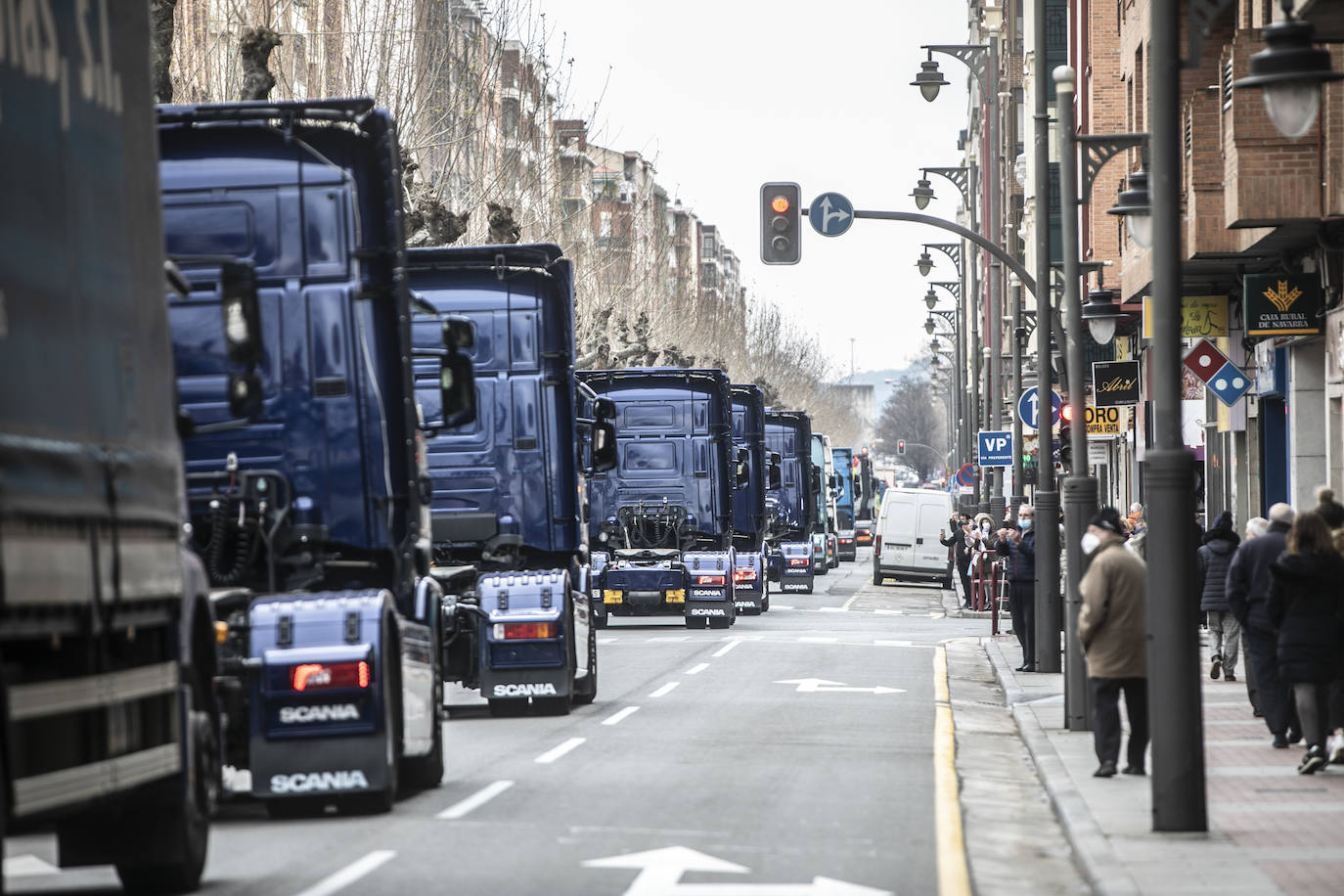 Caravana de camiones por el centro de Logroño