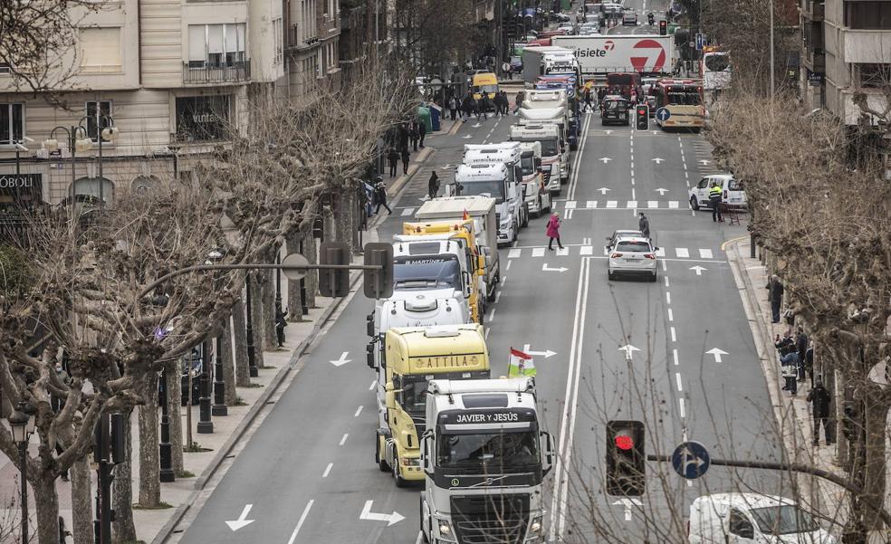 Atradis desconvoca el paro del transporte, mientras la Plataforma mantiene el pulso