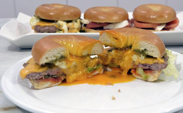La receta de Javier Romero: dos bagels para cualquier ocasión