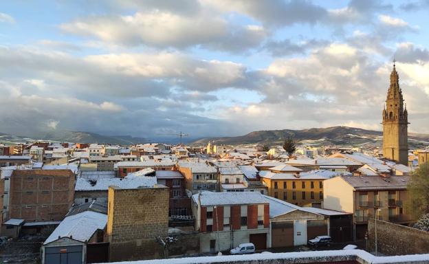 Abril se estrena con nieve en La Rioja