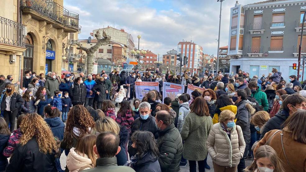 Las familias se manifiestan en Santo Domingo de la Calzada por la libre elección de centro