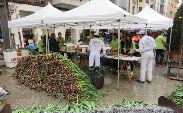 El XVII Día del Ajo ofrecerá el Jueves Santo 9.000 ajos y y 2.200 huevos asados