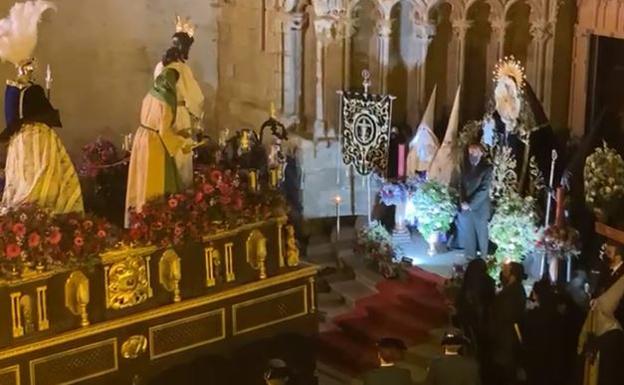 El Cautivo se encuentra con la virgen en la puerta de San Bartolomé