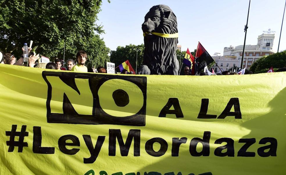 La reforma de la ley mordaza encalla por las diferencias entre Gobierno y sus socios