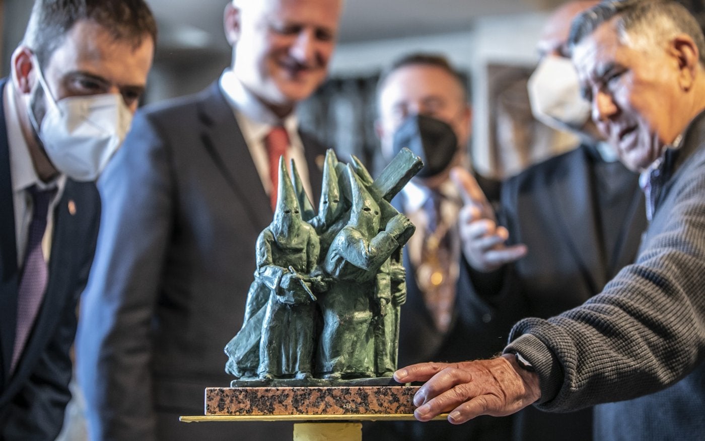 Una escultura de Narvaiza servirá como premio de la Hermandad