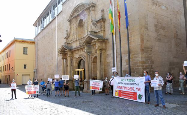 Los interinos riojanos cargan contra el decreto de acceso a la función docente