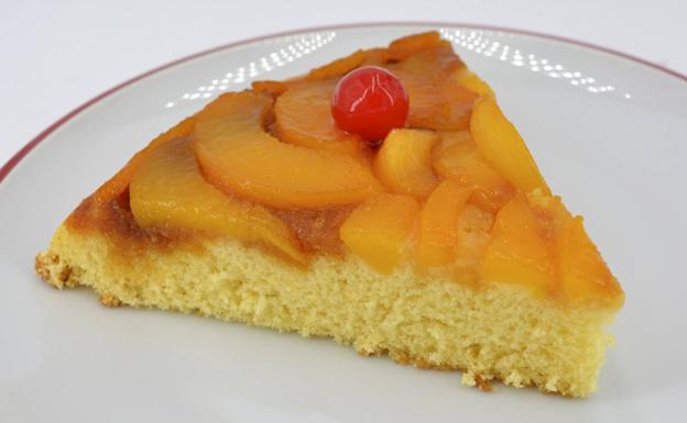 La receta de Javier Romero: volteado de melocotón y milhojas de nata