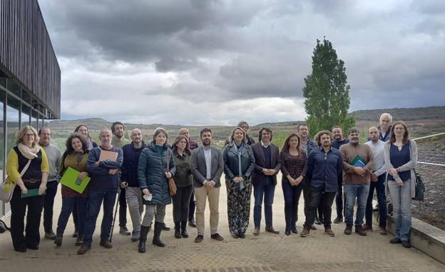 Gobierno de La Rioja, sindicatos y ecologistas logran un acuerdo en la Mesa del Lobo