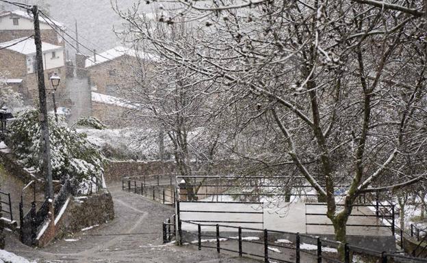 La nieve reaparece en La Rioja en abril