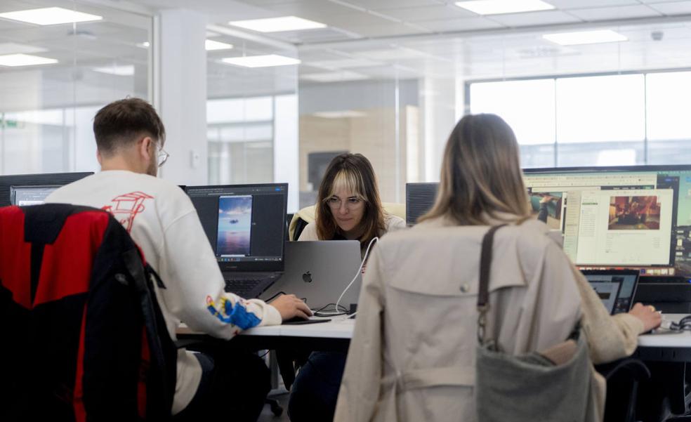 Sanidad pide a las empresas que consulten a los trabajadores sobre las mascarillas