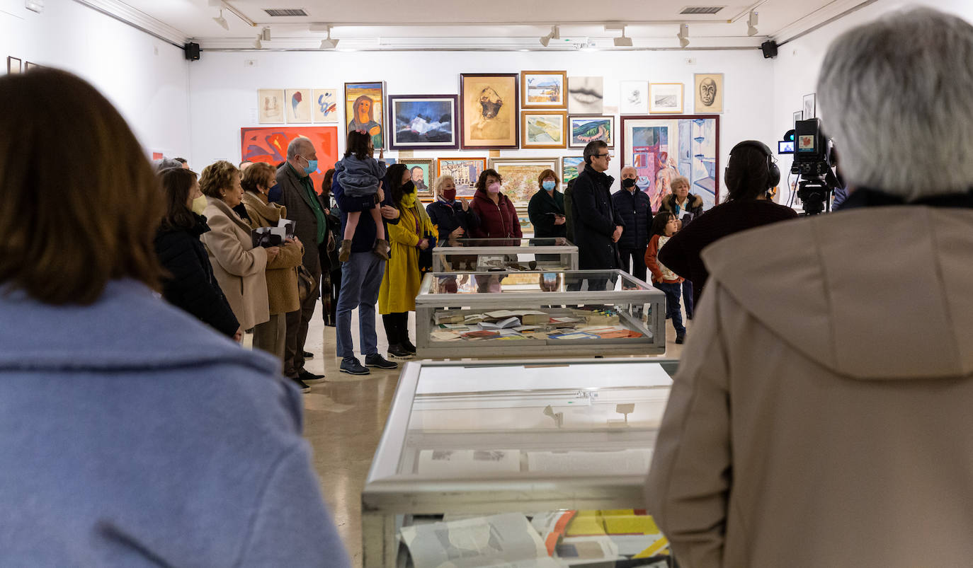 Una exposición en la Biblioteca de La Rioja homenajea al poeta y periodista Roberto Iglesias