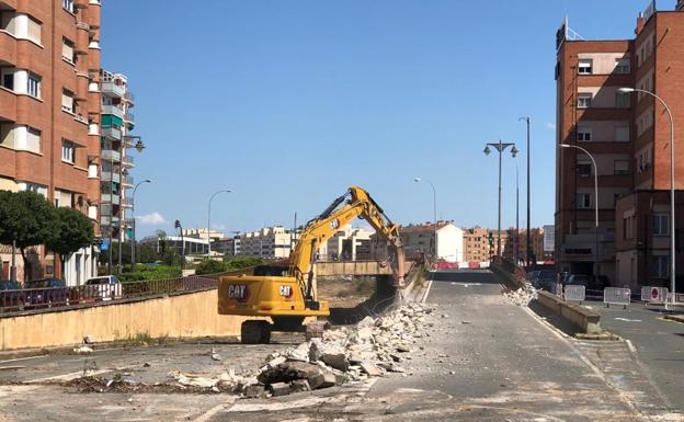 La demolición del viejo túnel se reanuda por la parte oeste de Duques de Nájera