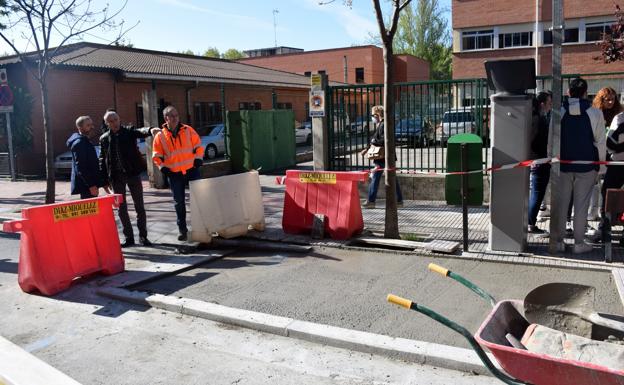 Las obras para ampliar aceras en Gonzalo de Berceo acabarán en junio