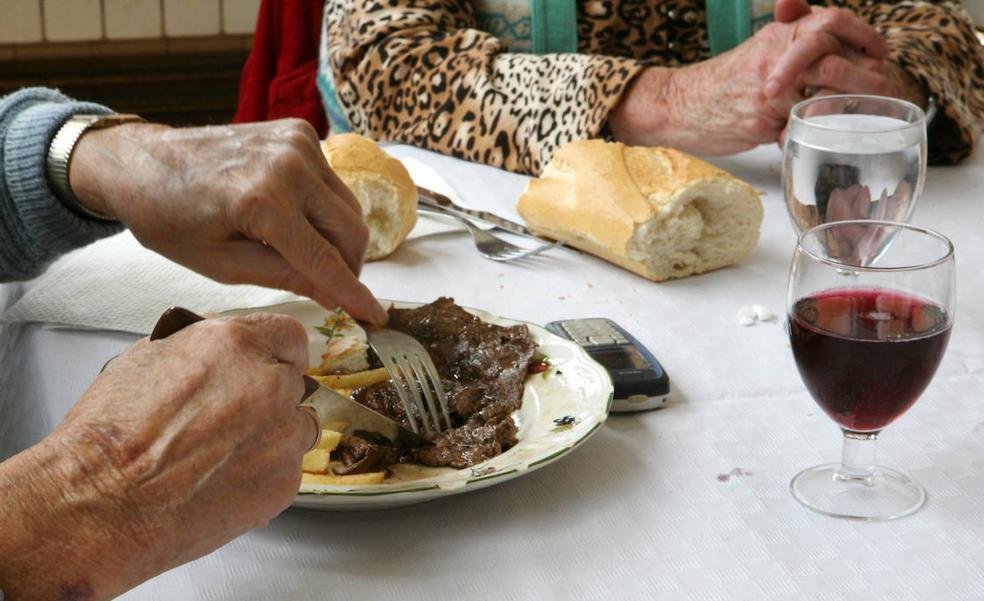 Sanidad recomendará a los restaurantes que limiten el vino y la cerveza de sus menús