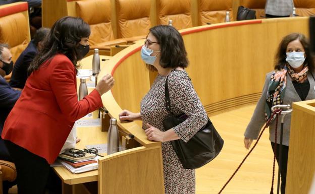 La Mesa del Parlamento dejará mañana sin asesores ni despacho a Raquel Romero por tránsfuga