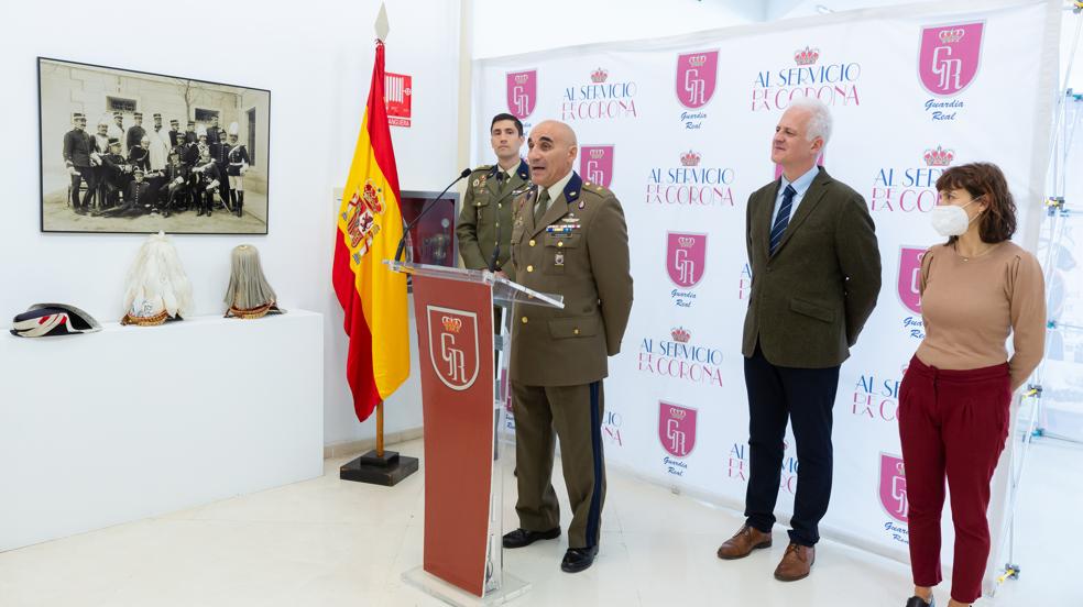 La Guardia Real acerca su historia, desde 1504, en una muestra en el Ayuntamiento de Logroño