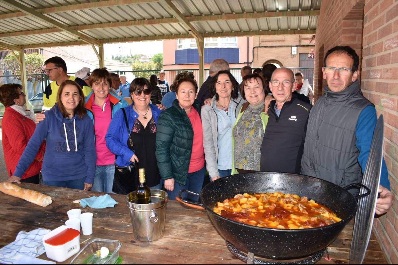 Quel celebra las 'Fiestas de primavera y Cruz de mayo' con vacas, música, degustaciones, ranchos pelota y actos infantiles