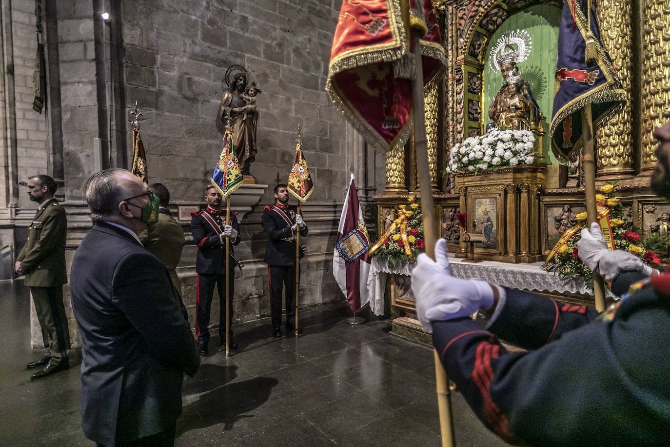 La Guardia Real desfila por el centro de Logroño