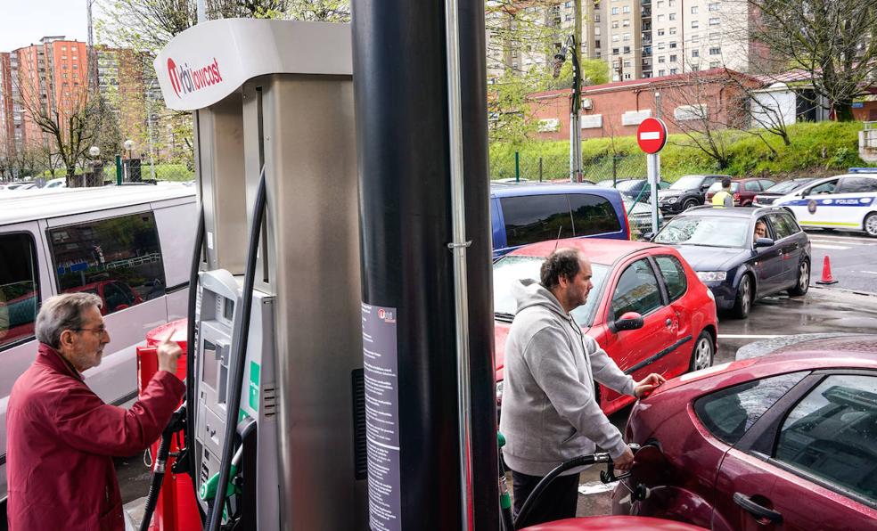 Fedea avisa: subvencionar la gasolina es un «desperdicio de recursos»