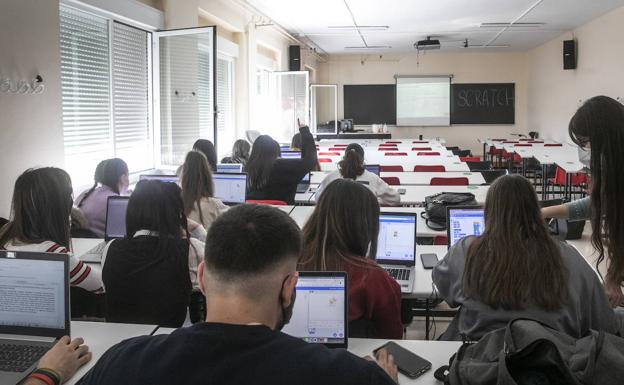 Educación amplía hasta el 16 mayo el plazo para solicitar las becas para el próximo curso