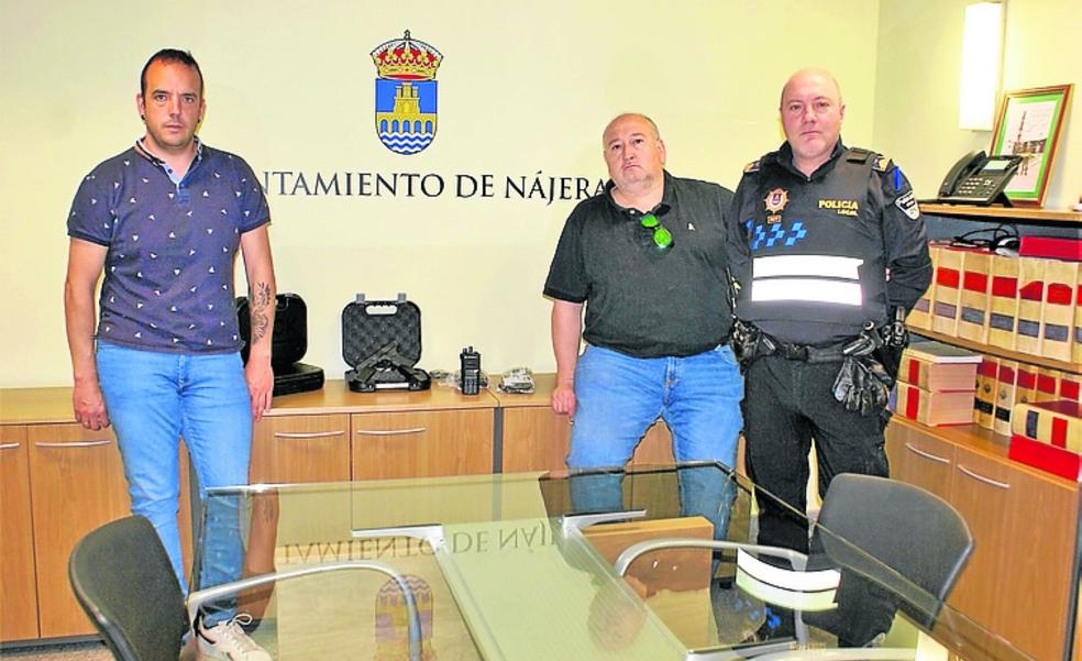 La Policía Local de Nájera cuenta con nuevas armas y material de comunicación