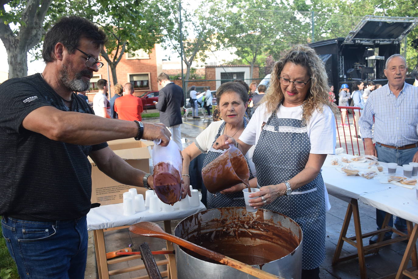 El barrio de Varea celebra las fiestas con música y chocolate