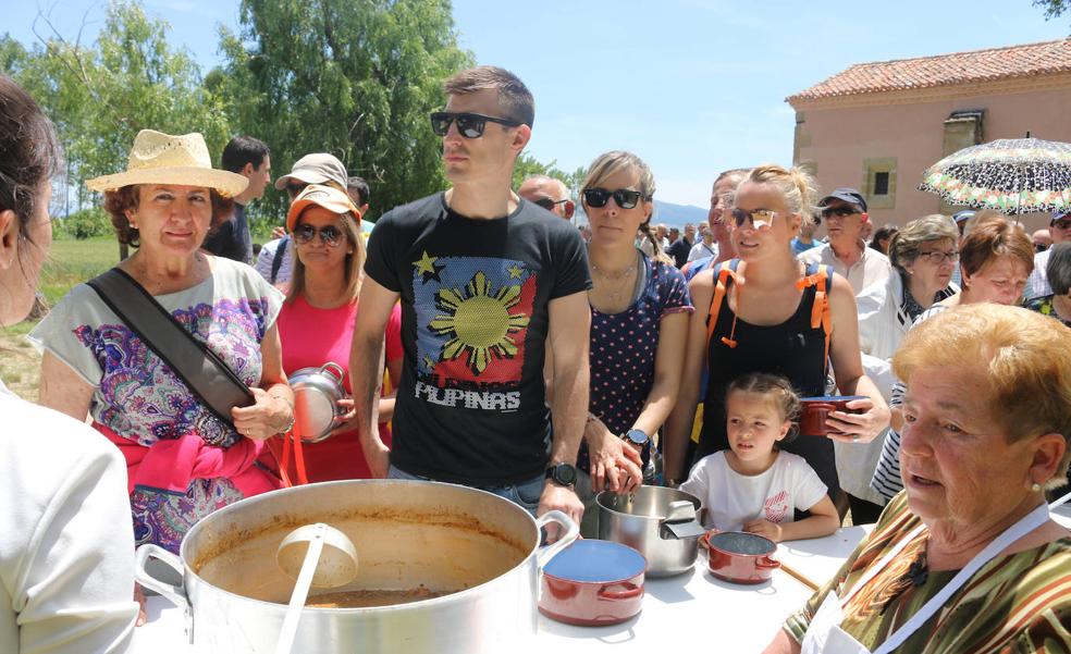 La romería a Las Abejas incluirá un microbús, juegos y reparto de refrescos y costilla asada