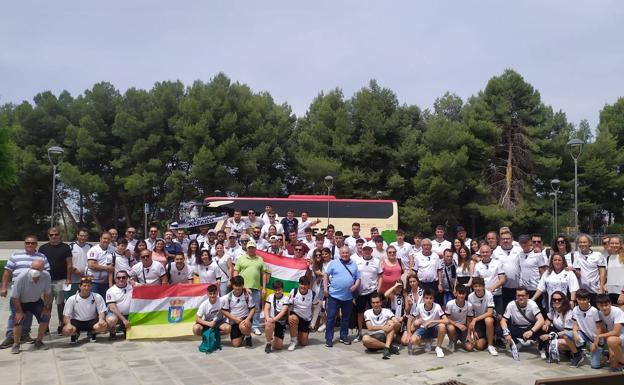 Más de 200 aficionados del Alfaro acompañan esta tarde al equipo en Navalcarbón