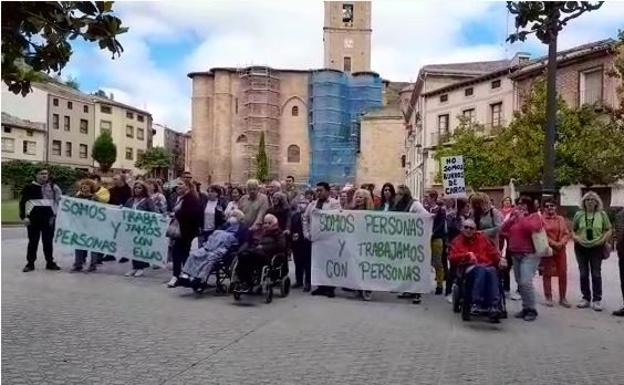 Las trabajadoras reclaman a Aralia un trato más humano en la residencia de mayores de Nájera